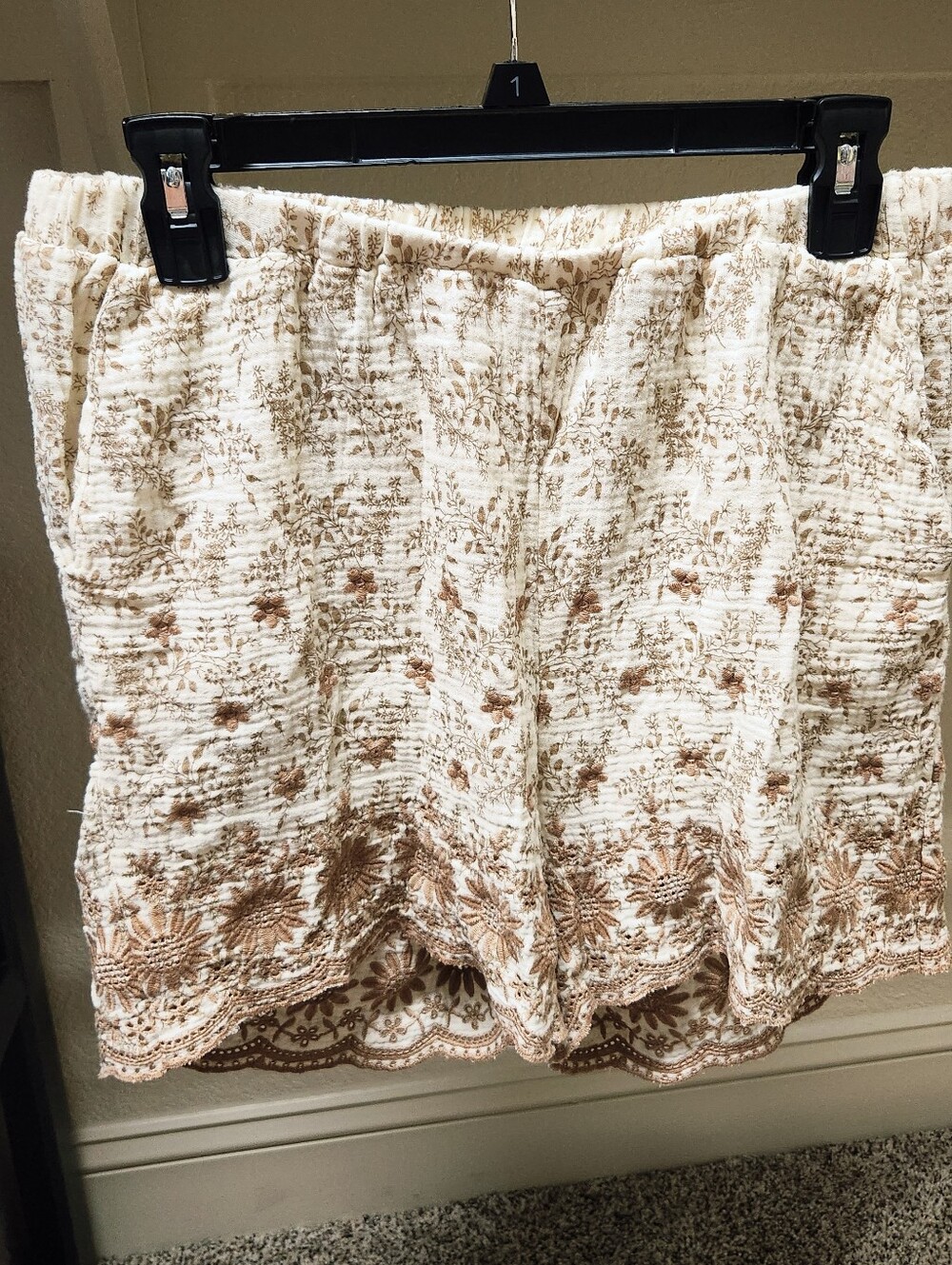 Solitaire Embroidered Floral Shorts in Cream and Tan